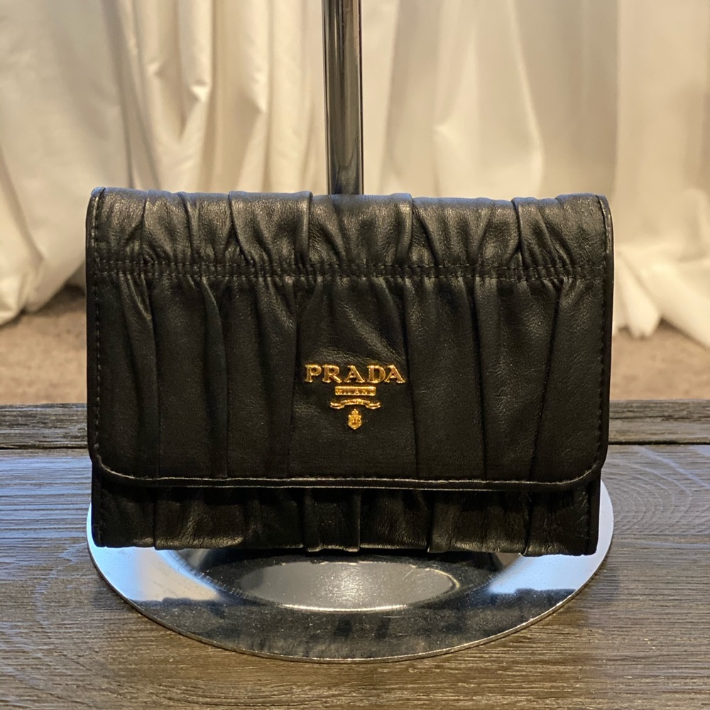Prada Black leather tri fold wallet - Picture 1 of 5